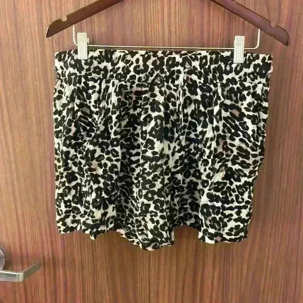 C. Wonder Safari Leopard Print
Flowy Cabana Shorts Women's size
Large